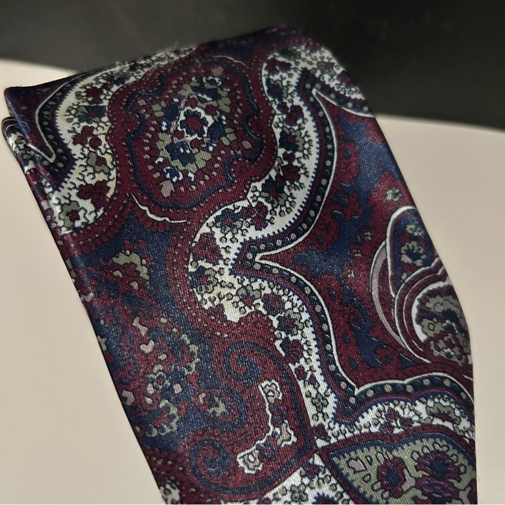 Envoy Paisley Silk Burgundy and Navy 59” Men’s Tie - Picture 2 of 3